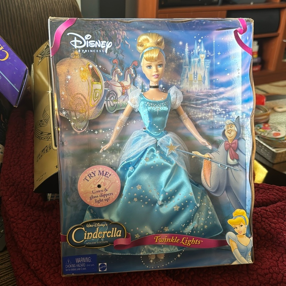 Disney Princess Enchanted Tales 2004 Doll New Cinderella twinkle lights